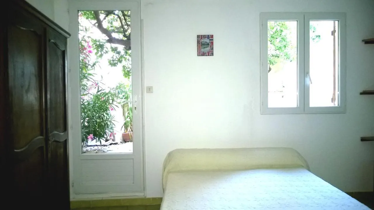 Logement climatisé avec jardin et parking pour 2 personnes en bord de plage La Ciotat 0*,