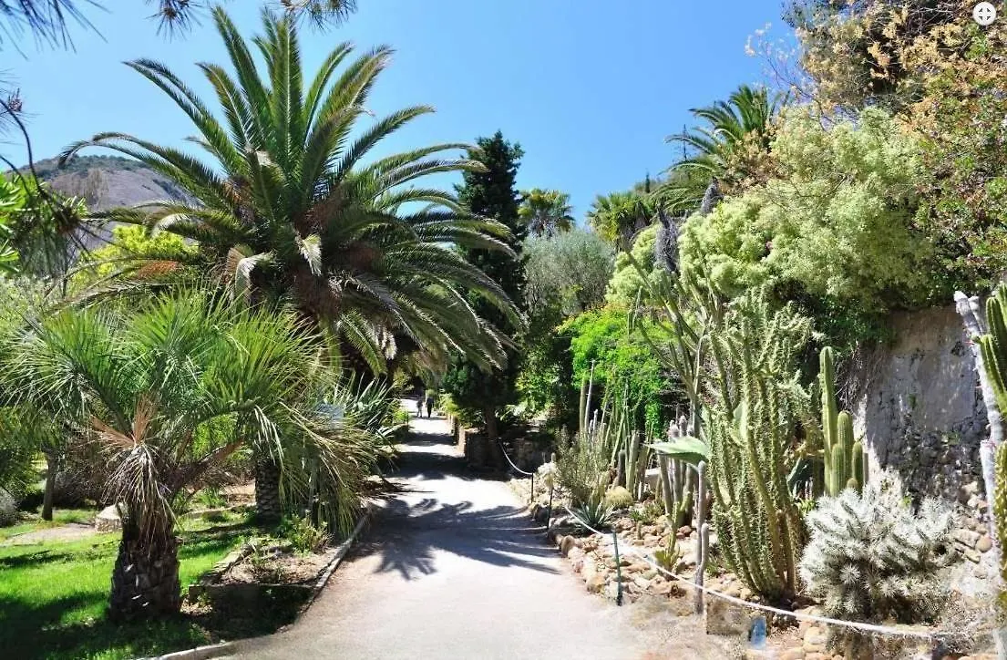 Logement climatisé avec jardin et parking pour 2 personnes en bord de plage La Ciotat 0*,  France